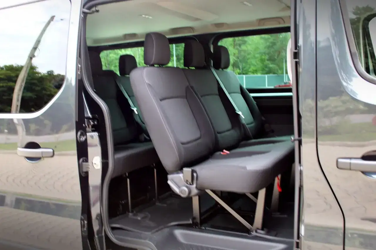 Ile pali bus 9-osobowy? Poznaj realne spalanie i oszczędzaj!