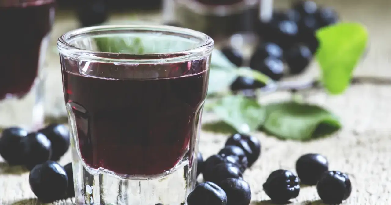 Jak pić nalewkę z aronii? Odkryj sekrety smaku i zdrowia