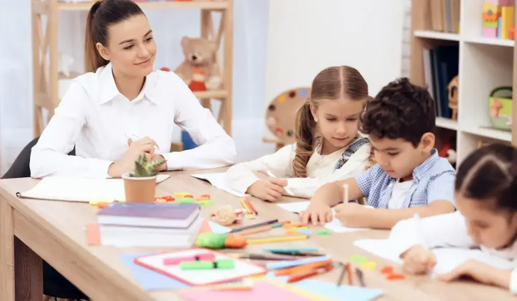 Integracyjna szkoła podstawowa: jak wspierać dzieci z różnymi potrzebami edukacyjnymi