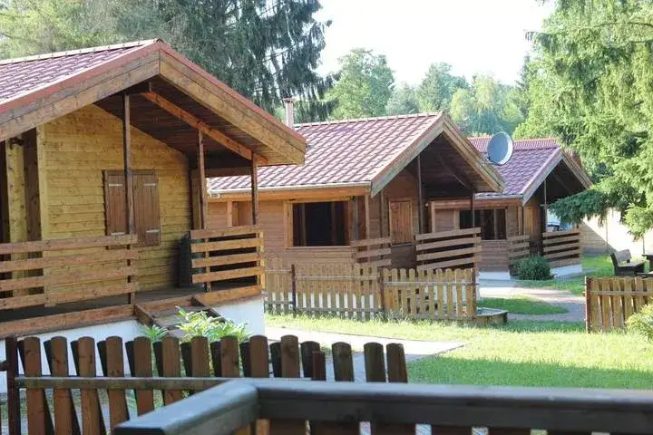 Domki letniskowe Dolny Śląsk: Jak wybrać idealny nad jeziorem?