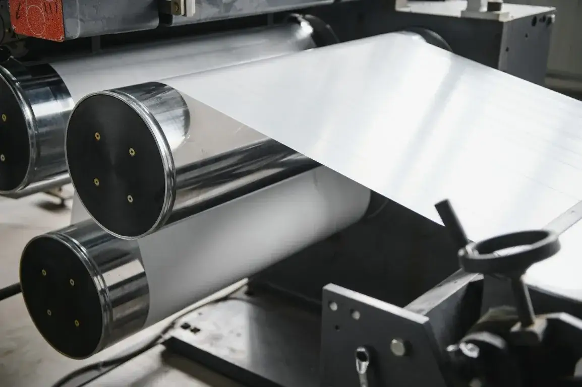 Druk na folii elektrostatycznej: odkryj zalety i zastosowania tej technologii