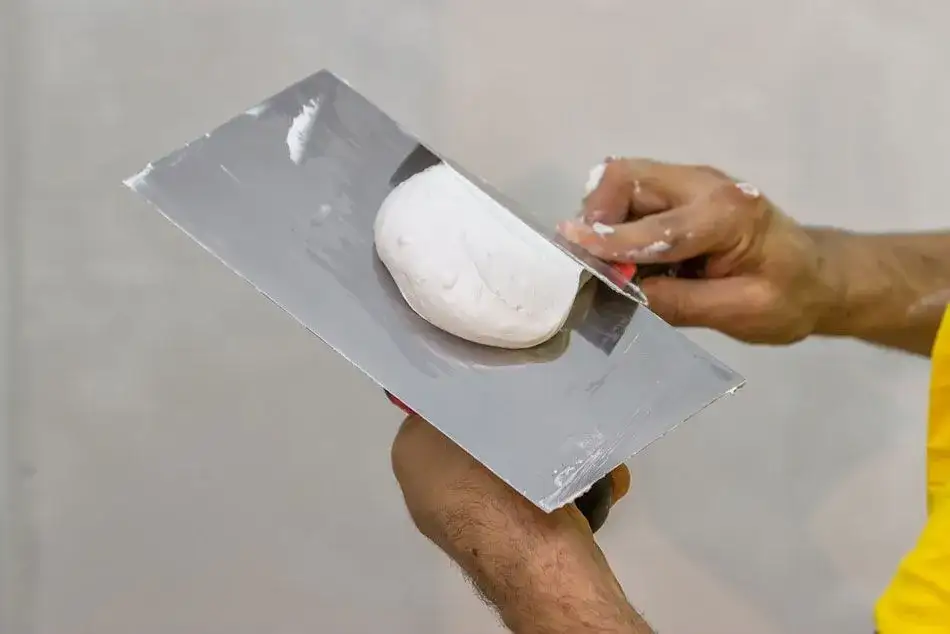 Ile gładzi na 100m2? Oblicz dokładnie, aby uniknąć strat materiału