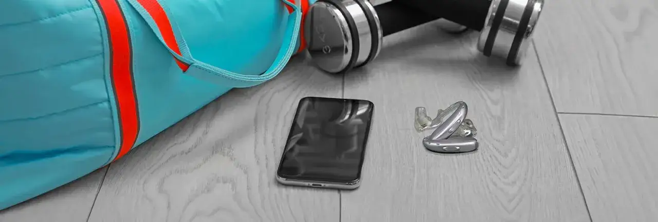 Jak połączyć aparat słuchowy z telefonem? Jasny poradnik dla seniora