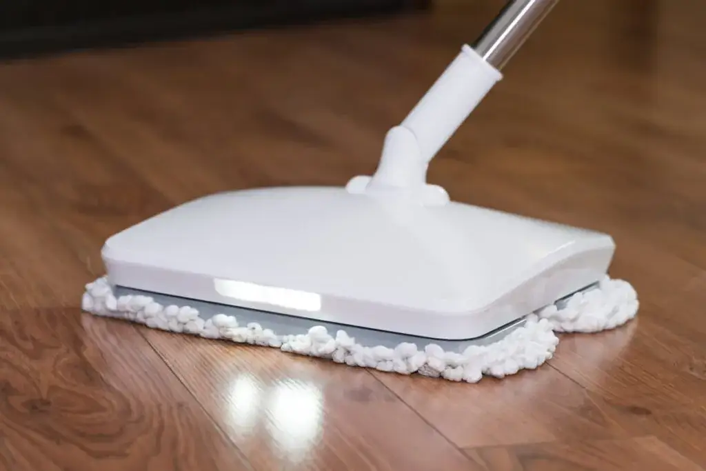 Jaki mop wybrać? Poradnik: Panele, płytki, drewno - TOP 3