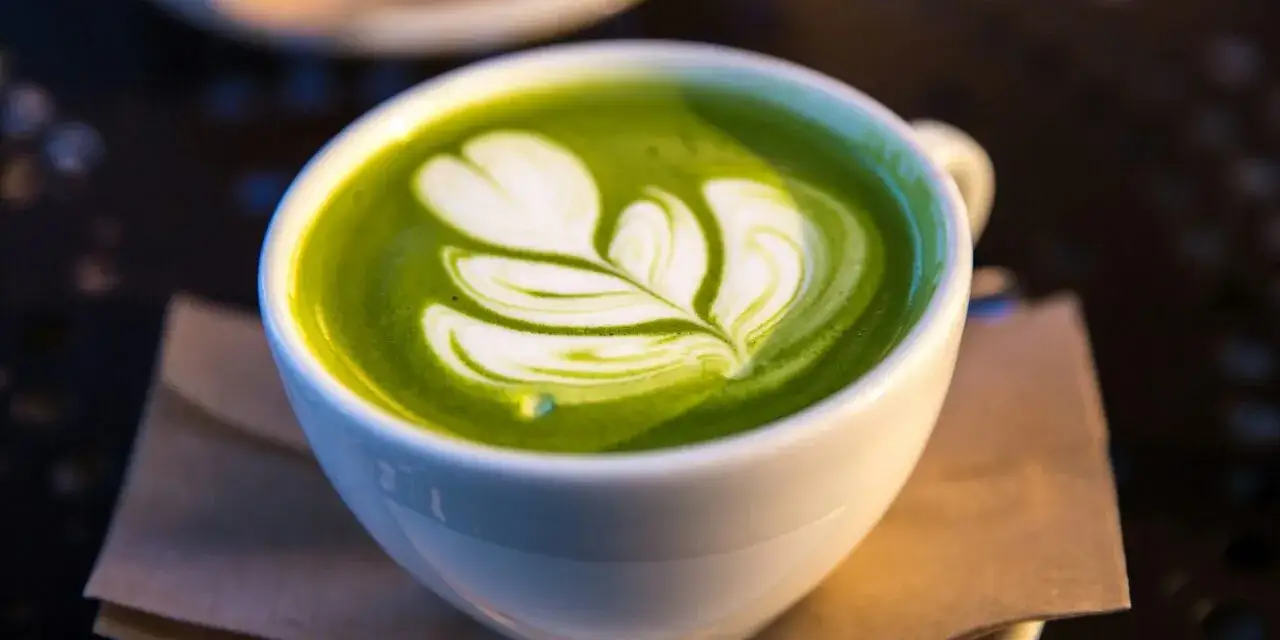 Jak smakuje Matcha Latte? Poznaj jej ziemisty, słodki i umami smak