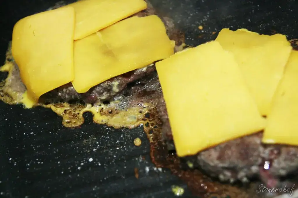 Jaki ser do burgera? Odkryj sekrety idealnej topliwości i smaku