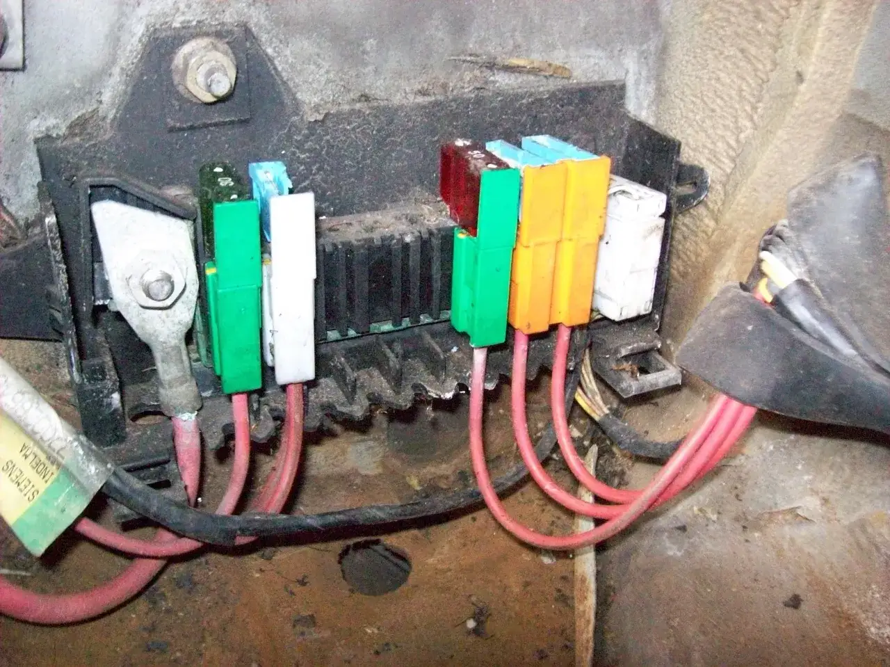 Gdzie jest sterownik centralnego zamka Renault Scenic i jak go znaleźć