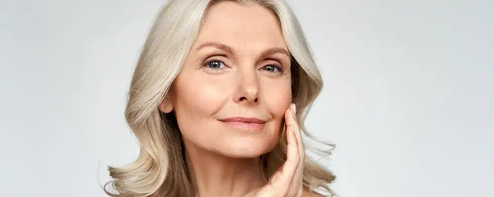 Podkład do cery dojrzałej: Ranking i porady jak odjąć lat