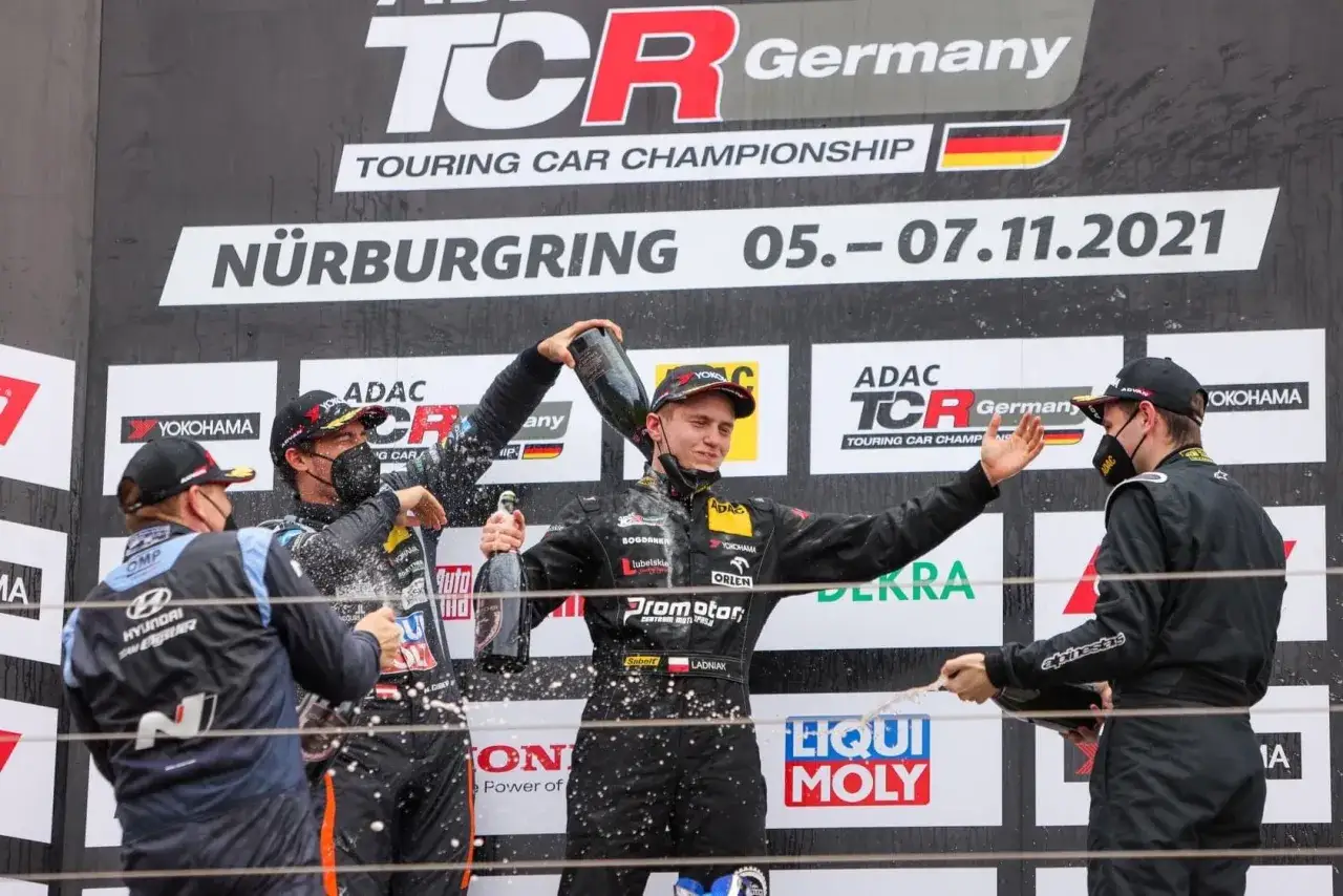 Kompleksowe statystyki Championship: wyniki, drużyny i zawodnicy