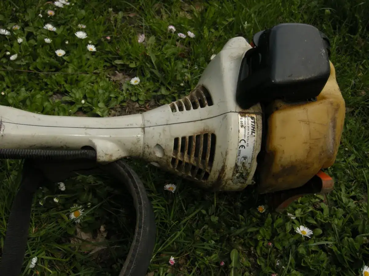 Kosa Stihl czy Makita? Porównanie, które rozwieje Twoje wątpliwości