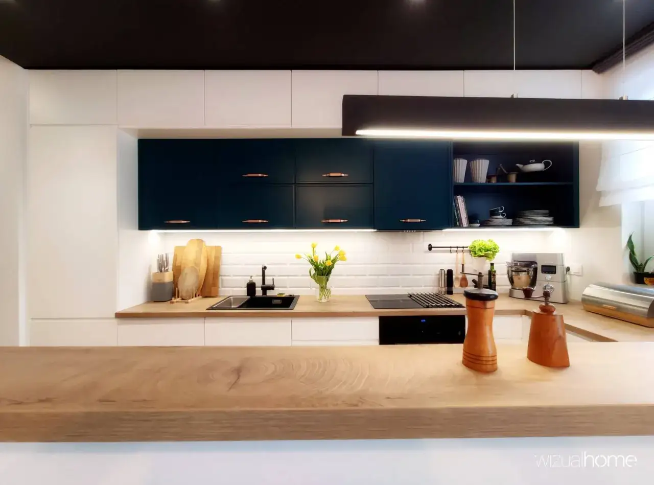 Blat drewniany czy laminowany? Wybierz idealny do kuchni z ekspertem!