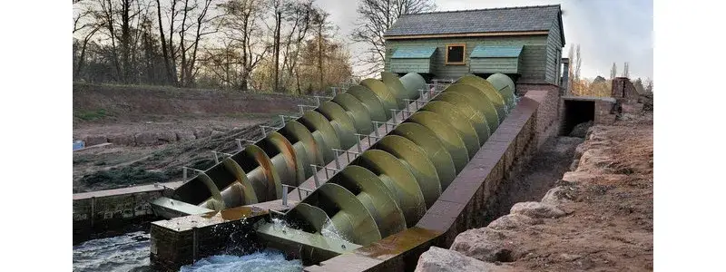 Mała turbina wodna – jak działa, jakie ma zalety i wady?