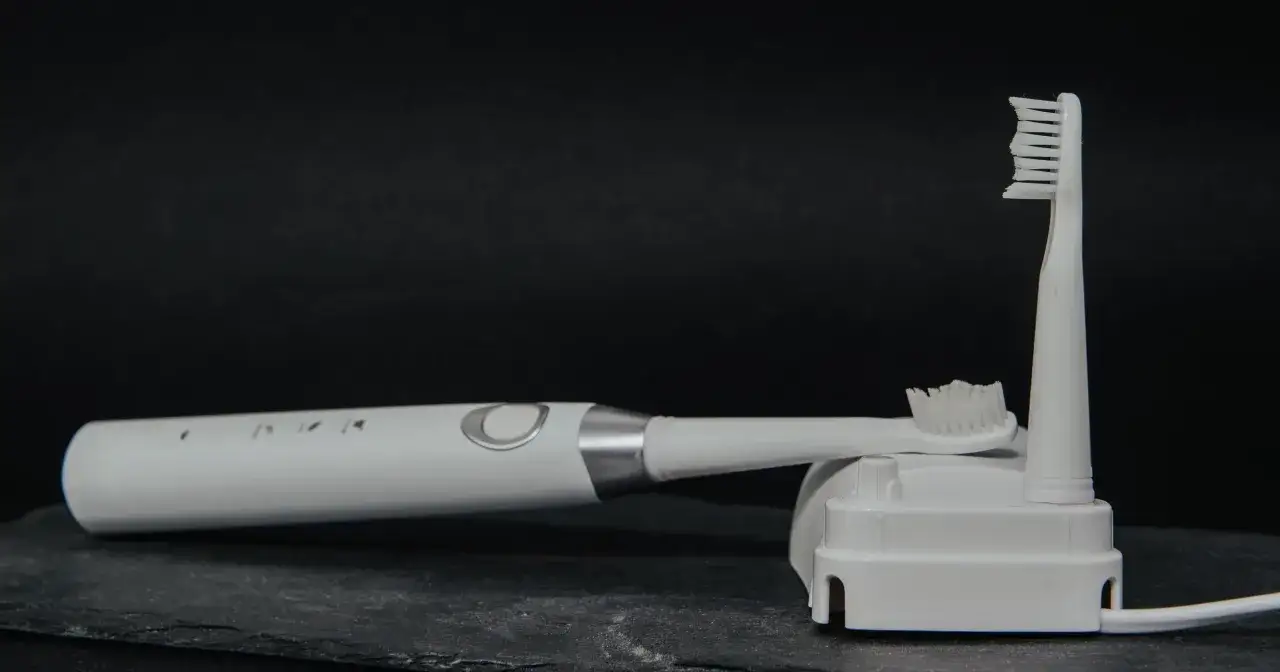 Soniczna czy 3D? Ekspert radzi, którą szczoteczkę wybrać!