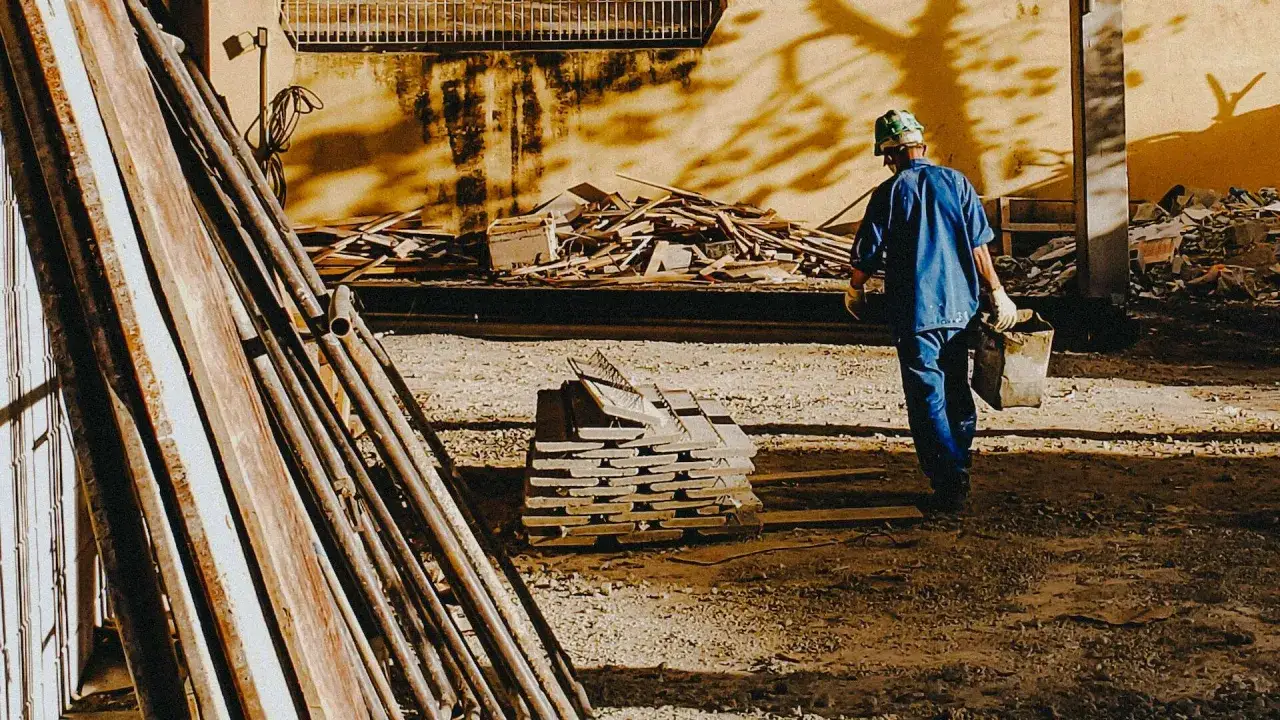 Rozbiórka budynku grożącego zawaleniem: Twój przewodnik krok po kroku