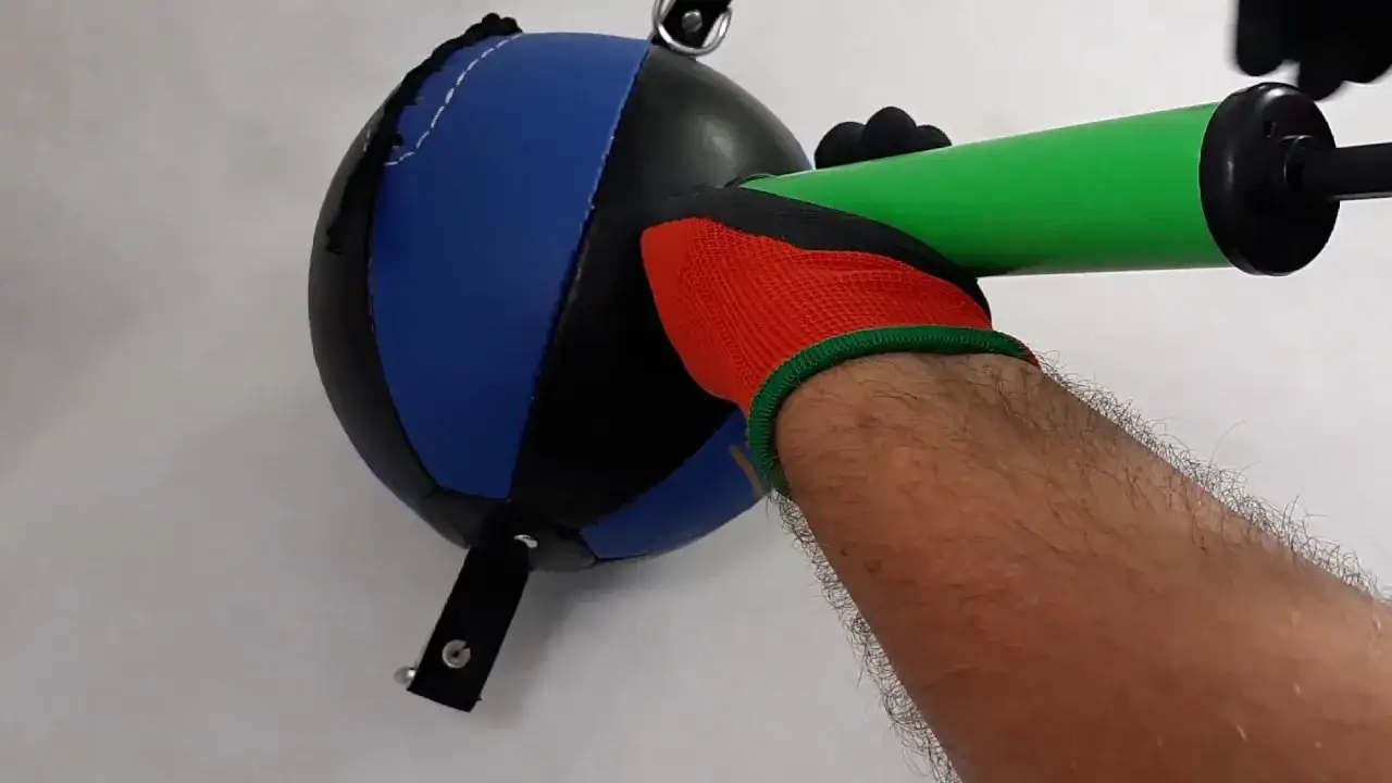 Jak napompować piłkę gimnastyczną, by uniknąć błędów i uszkodzeń