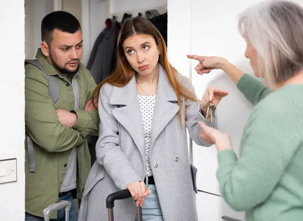 Czy właściciel mieszkania może zakazać przyjmowania gości? Sprawdź swoje prawa