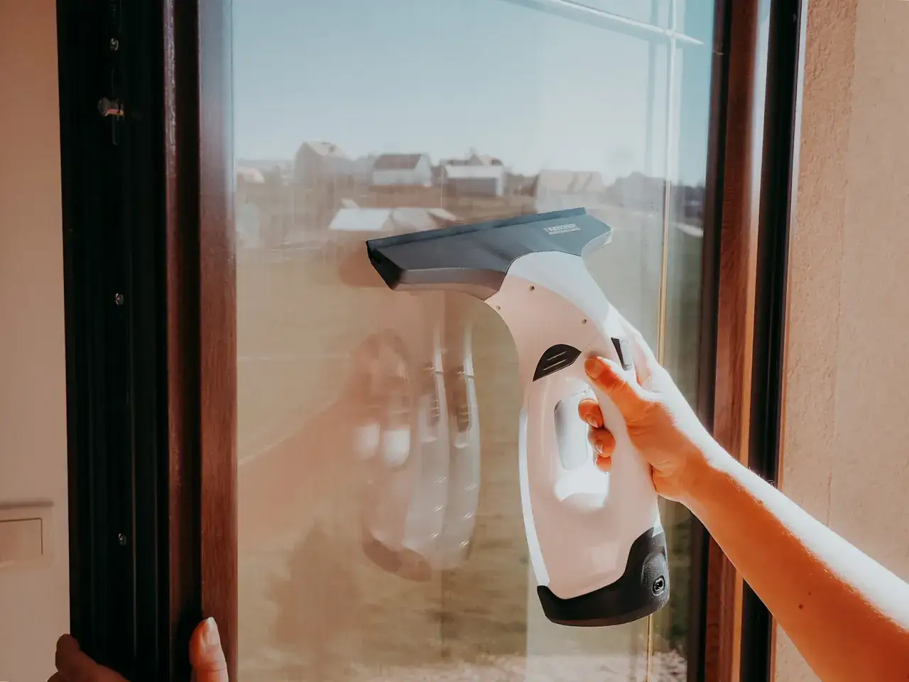 Jak dokładnie umyć okna: 7 skutecznych technik bez smug