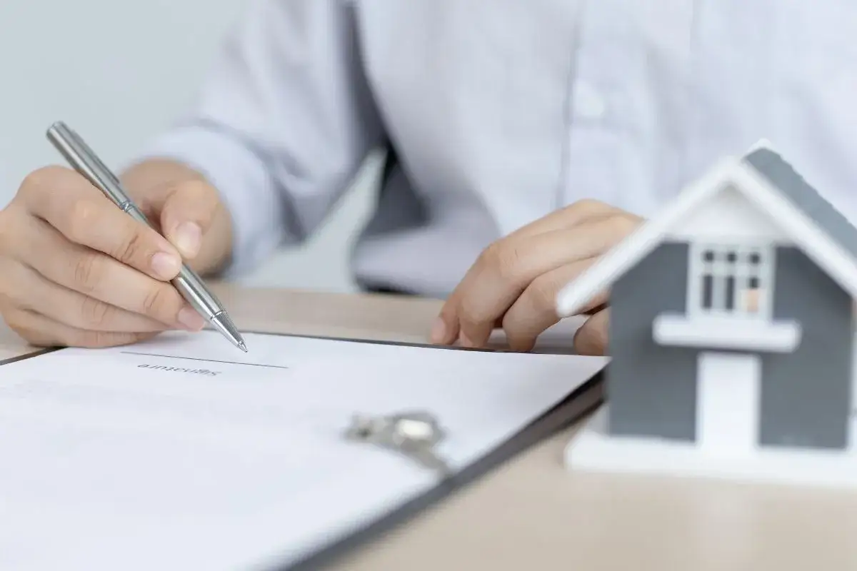 Czy grunt to nieruchomość? Poznaj prawne aspekty i konsekwencje