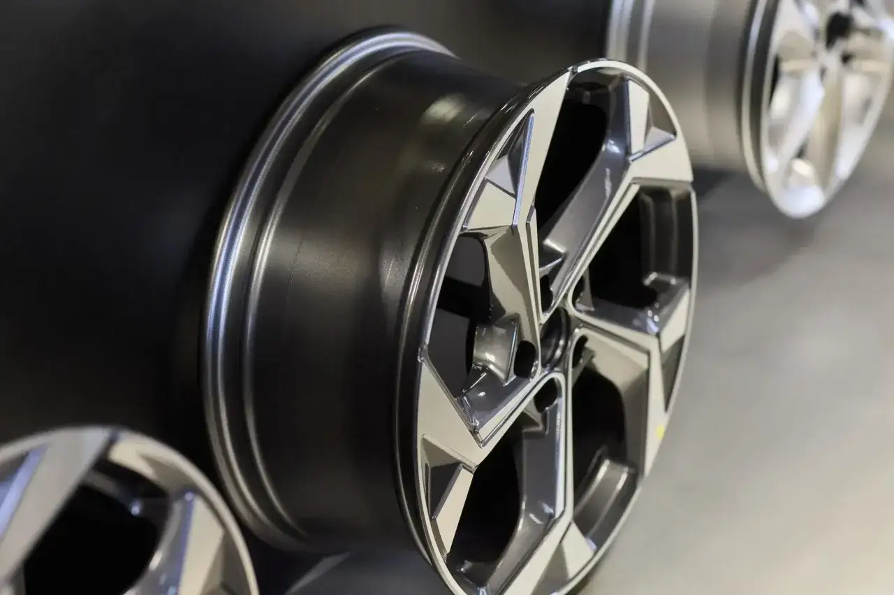 Nowoczesne felgi aluminiowe, klucz do wyboru idealnego rozmiaru felgi do samochodu.