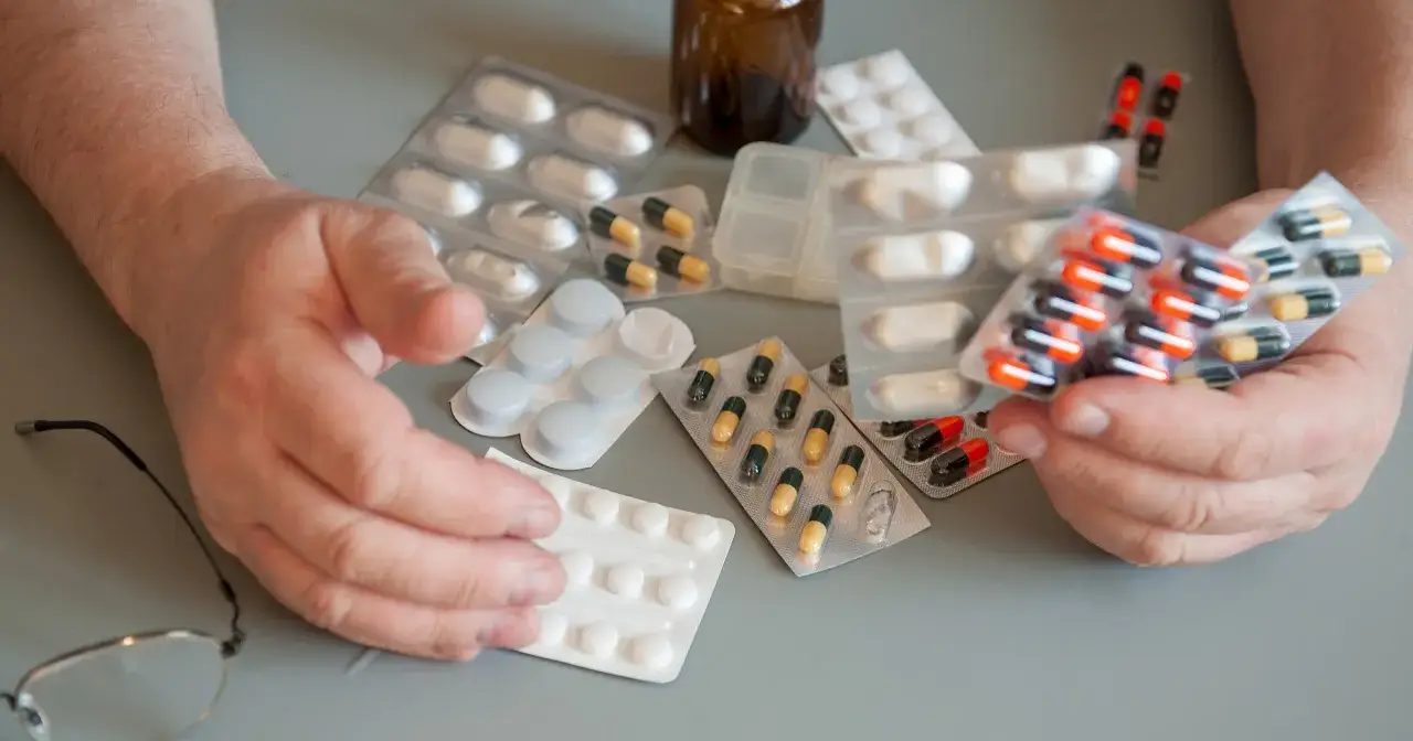 Jak otrzymać darmowe leki 65+? Pełny poradnik dla seniora