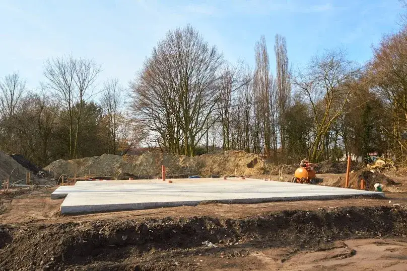 Co tańsze płyta czy fundament - poznaj prawdziwe koszty budowy w 2025