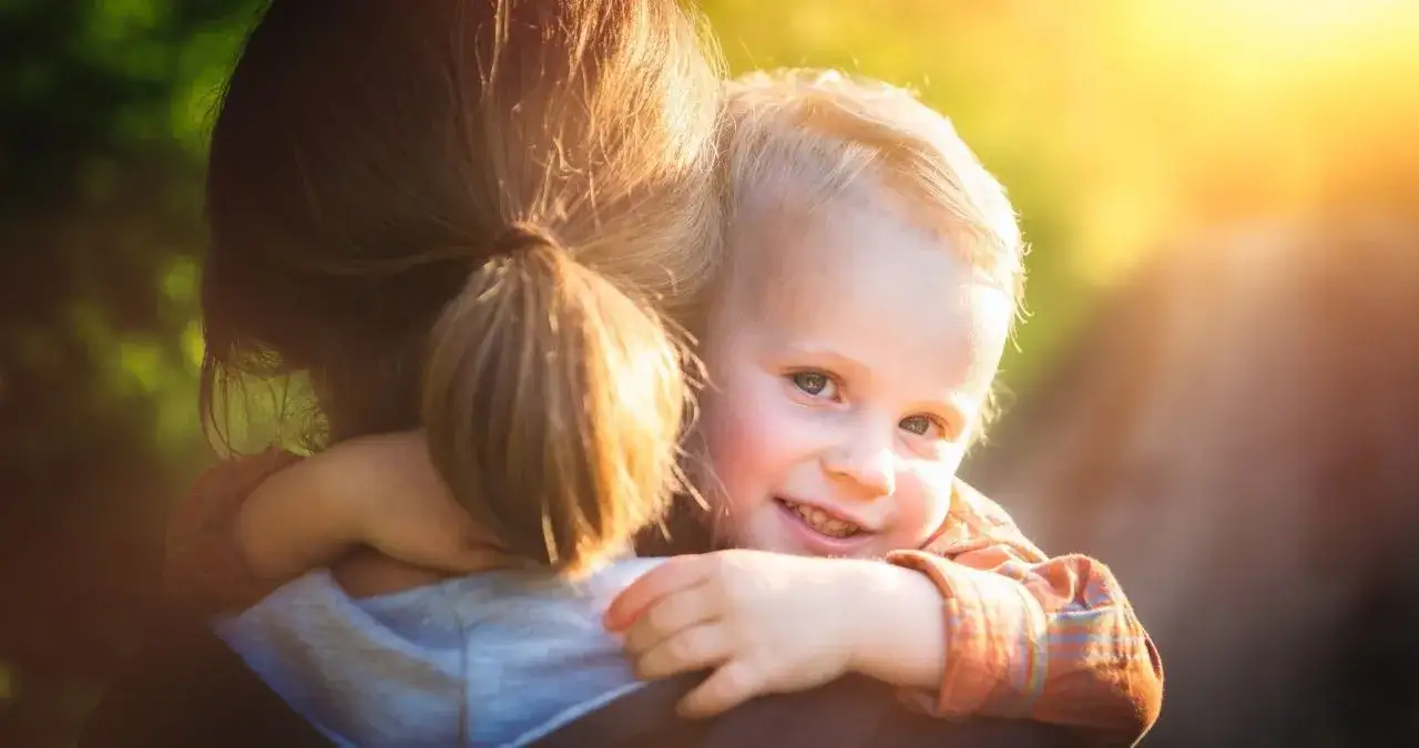 Czy opieka naprzemienna jest dobra dla dziecka? Zalety i wady modelu.