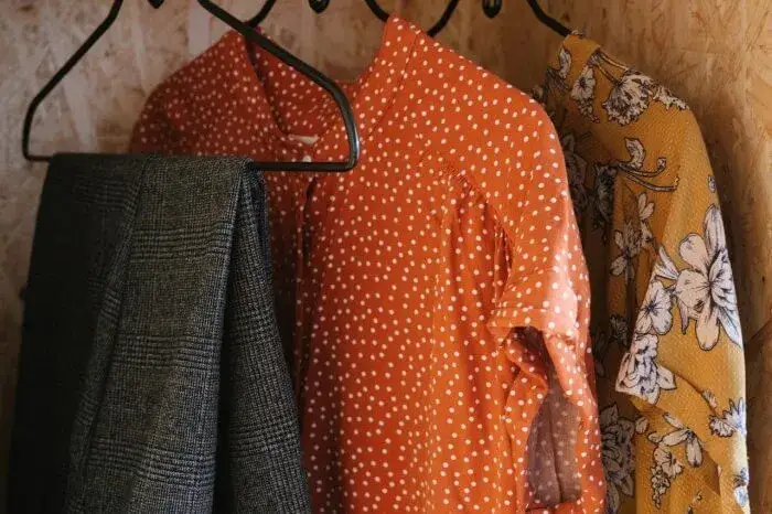 Tkanina która nie wymaga prasowania – odkryj jej wyjątkowe właściwości