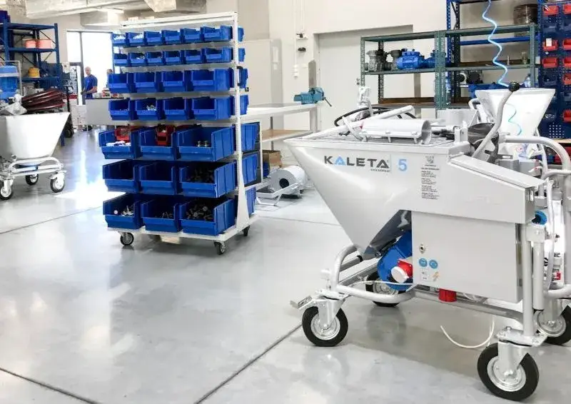 Tynk z agregatu czy ręczny: Która metoda oszczędza czas i pieniądze?