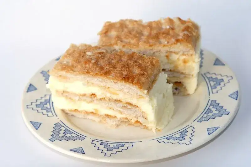 Szybki przepis na ciasto budyniowe bez pieczenia, które zachwyci każdego