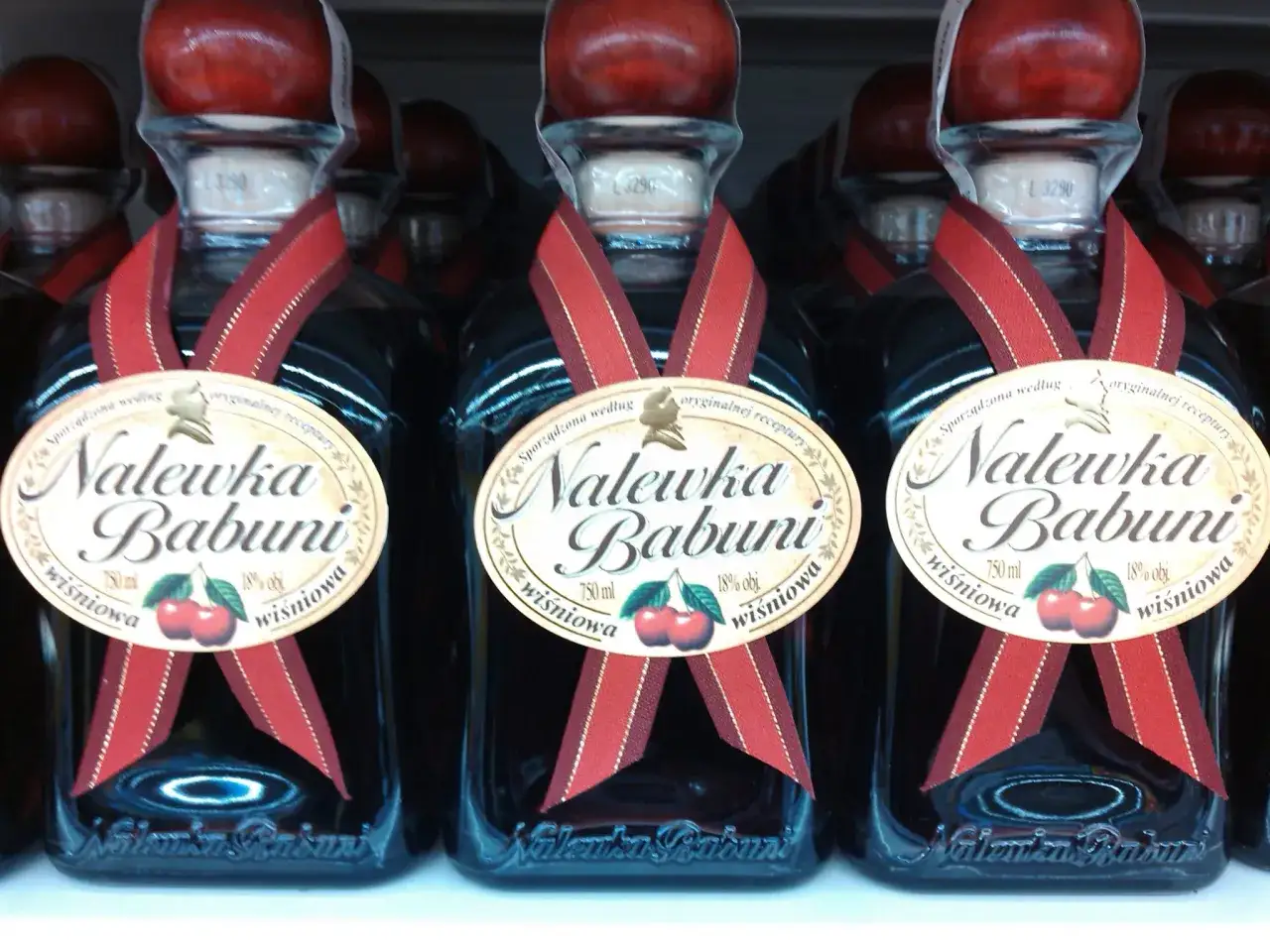 Nalewka Babuni: Ile ma procent? Sprawdź moc i porównanie