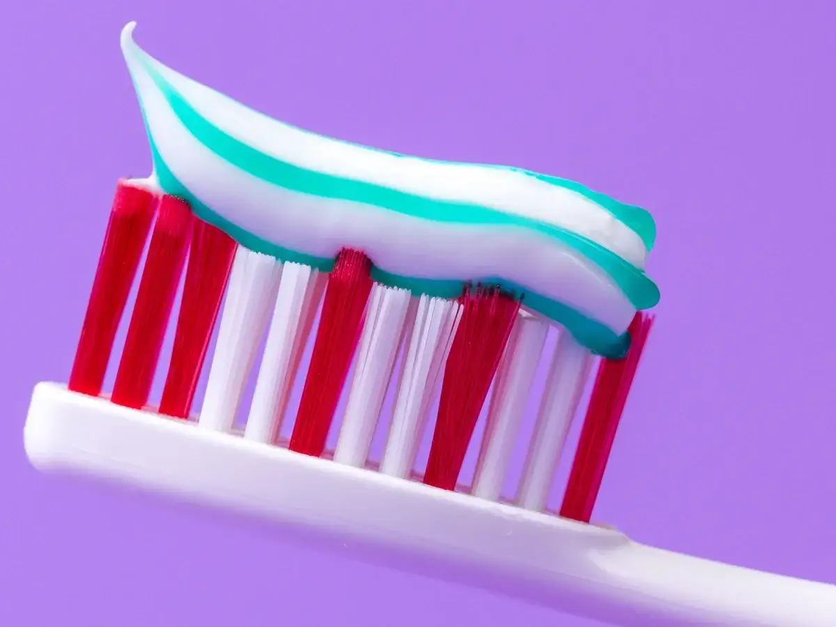 Czy pasta do zębów może uczulać? Objawy i jak ich unikać