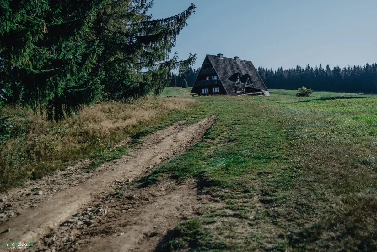 Bacówka na Krawcowym Wierchu: szlaki, noclegi, widoki Twój przewodnik