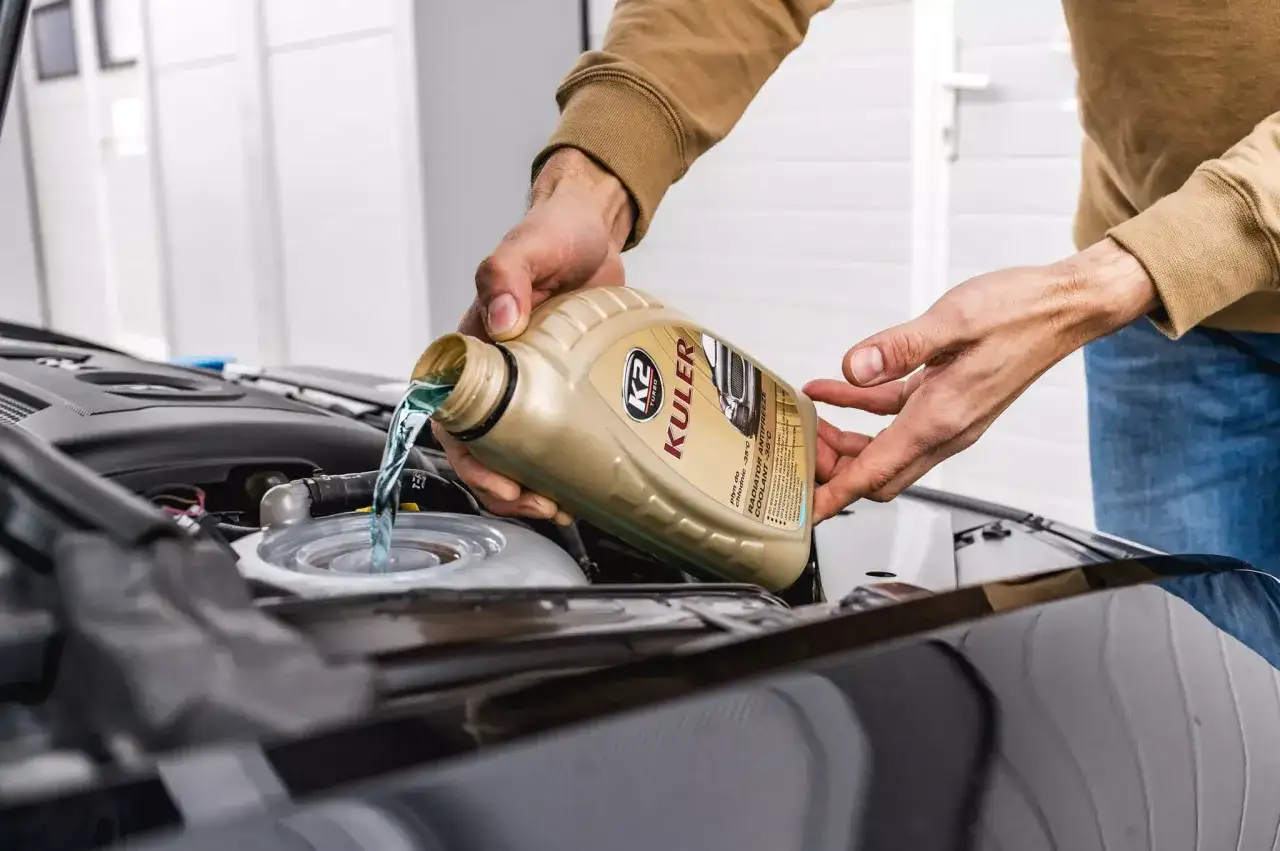 Ile płynu do chłodnicy? Sprawdź, ile naprawdę potrzebujesz do auta
