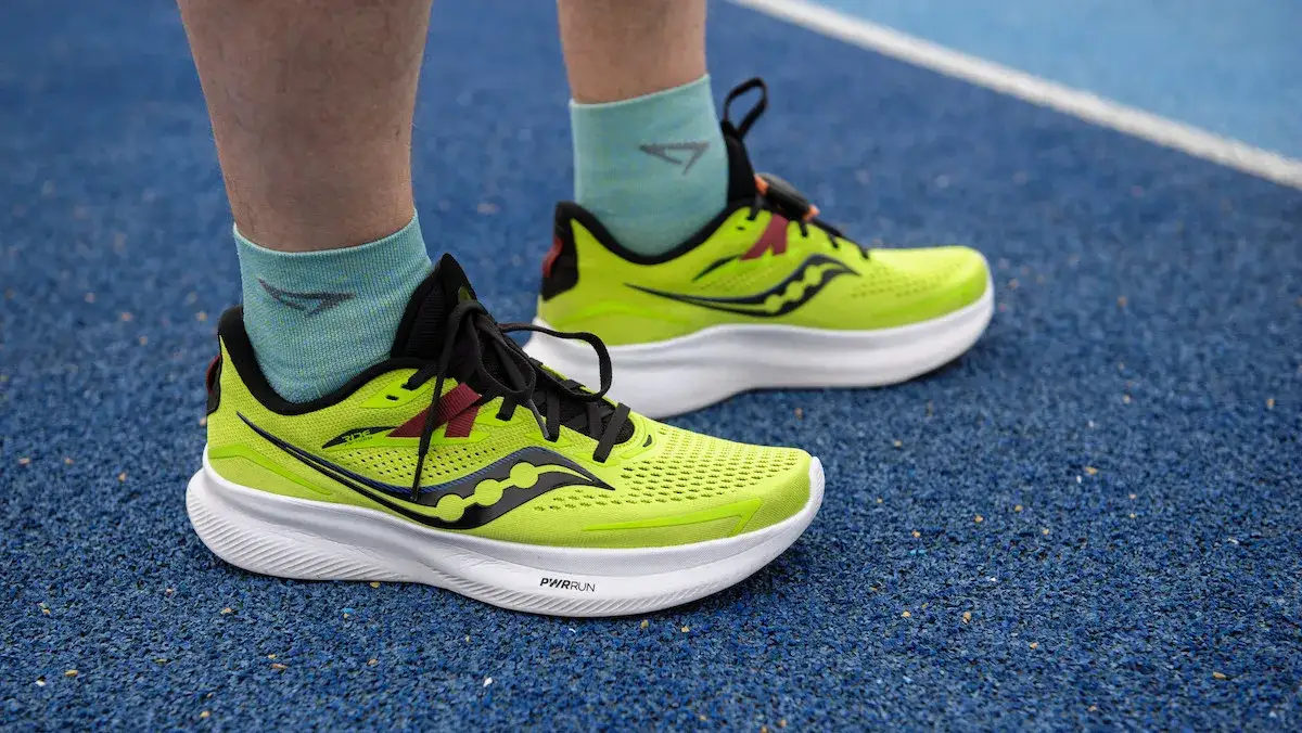 Co zrobić gdy buty dziurawią skarpetki – skuteczne sposoby na problem