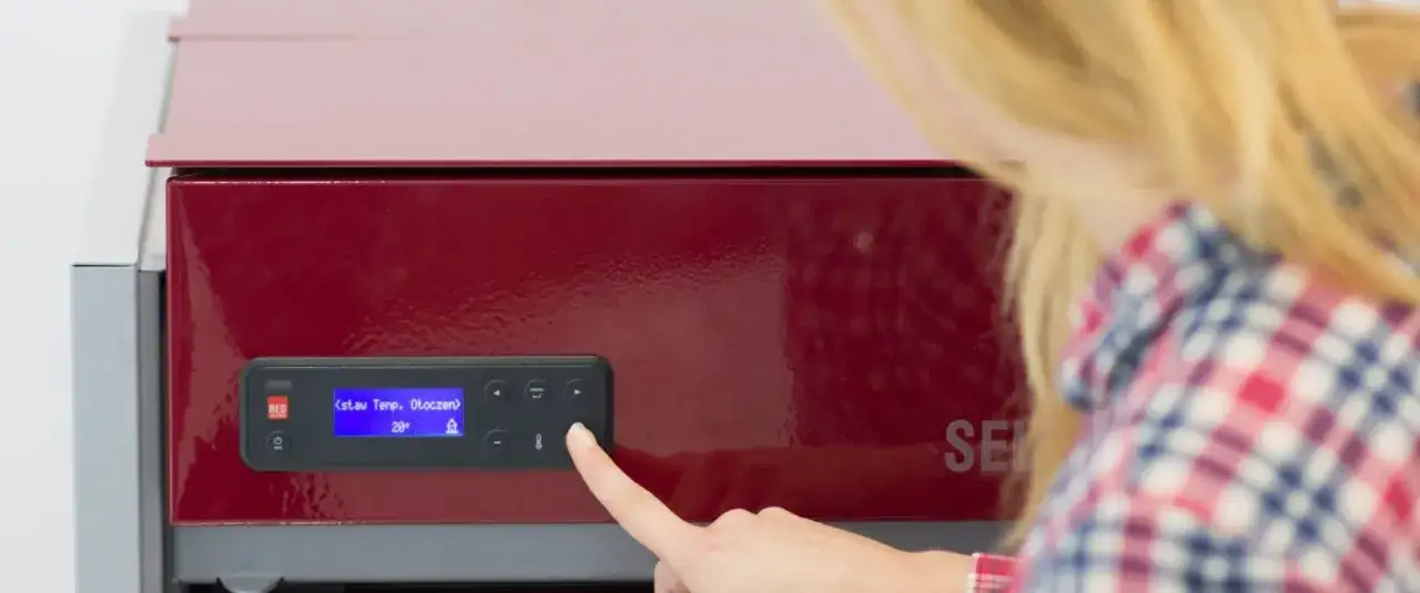 Czy piec na pellet można wyłączać na noc? Zalety i zagrożenia