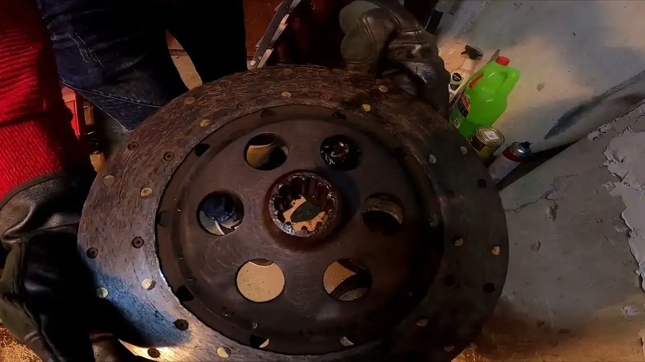 Ile naprawdę kosztuje remont silnika MF 255? Sprawdź, jak uniknąć wysokich kosztów