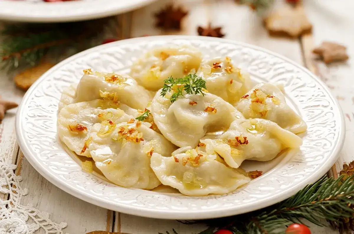 Ile czasu gotować pierogi ruskie i inne? Przepis krok po kroku