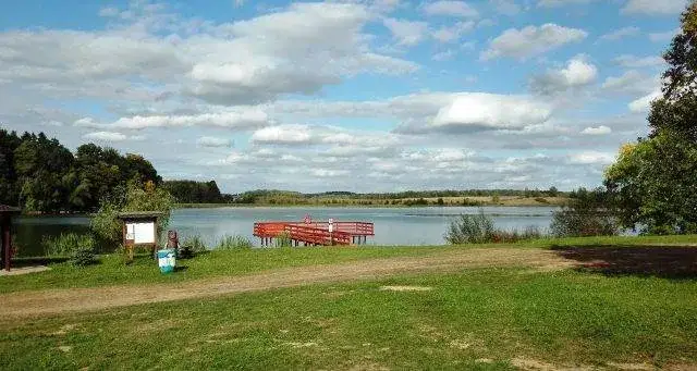 Jezioro Linowskie - malowniczy raj dla wędkarzy i miłośników wypoczynku