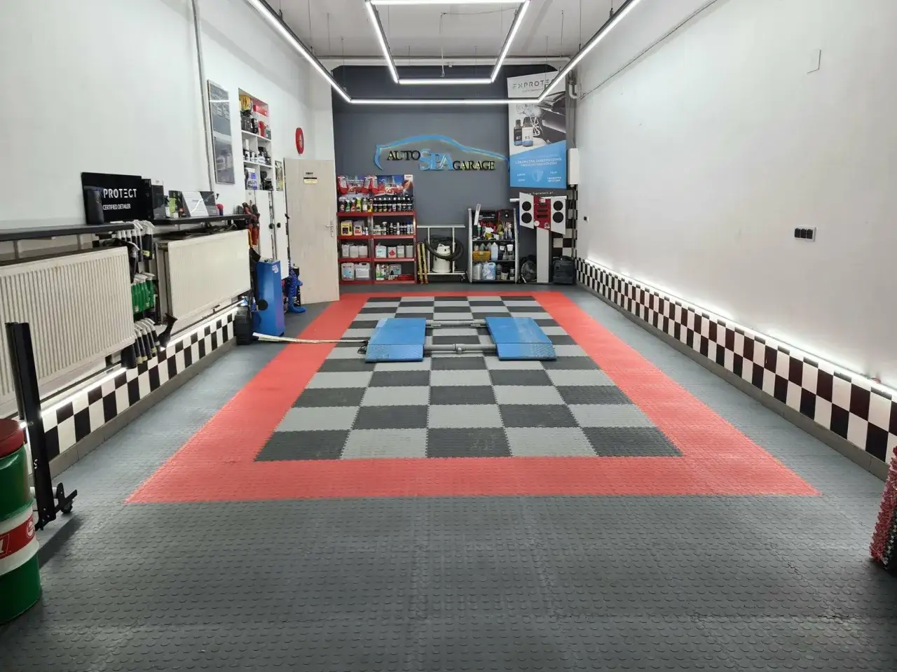 Jaka posadzka do warsztatu? Wybierz trwałość i bezpieczeństwo!