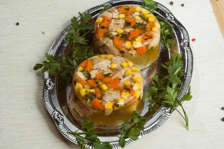 Zimne nóżki drobiowe – prosty przepis na wyjątkową przekąskę