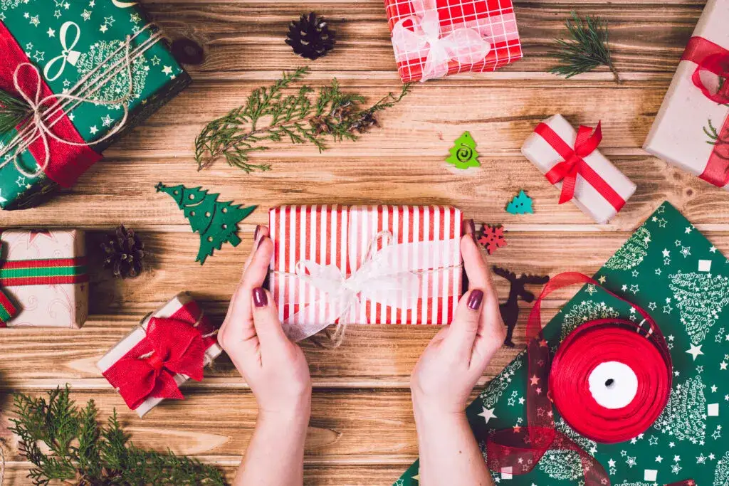 Najlepsze pomysły na prezent dla bratowej pod choinkę, które zachwycą