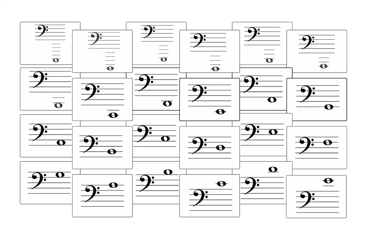 Wiele kart z pięciolinią i kluczem basowym, niektóre z nutami. Klucz basowy jest tu kluczowy.