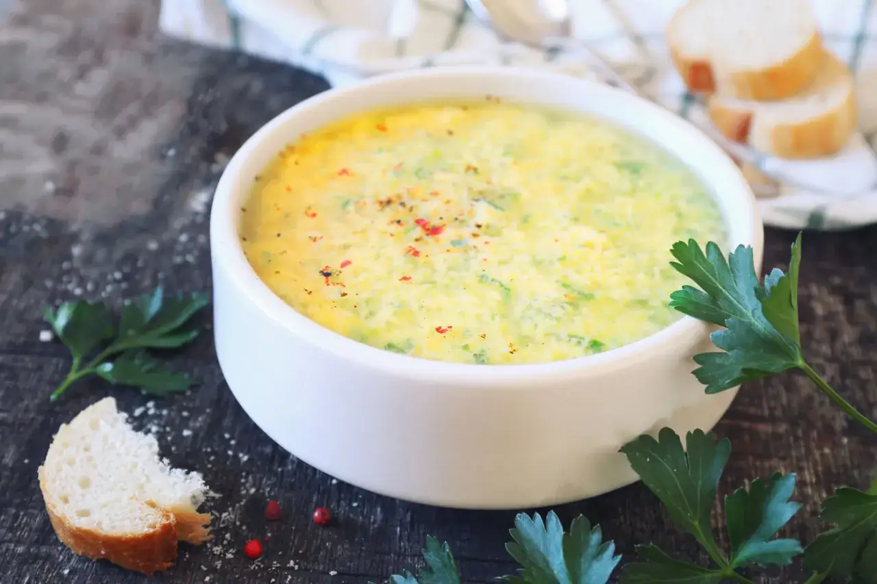 Stracciatella: la ricetta facile e veloce della minestra con l'uovo