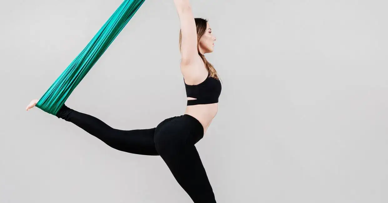 Zajęcia z szarfami: odkryj radość ruchu i popraw swoją sprawność