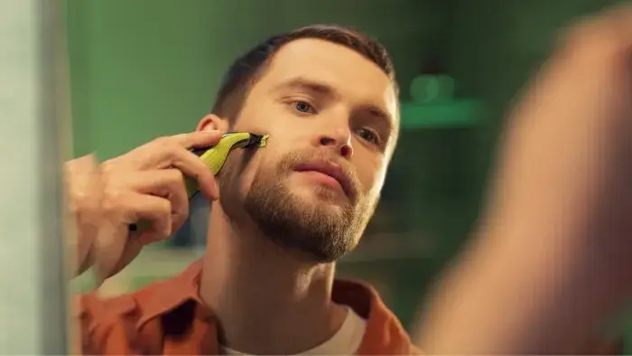 Jak golić brodę, aby uniknąć podrażnień i uzyskać idealny efekt