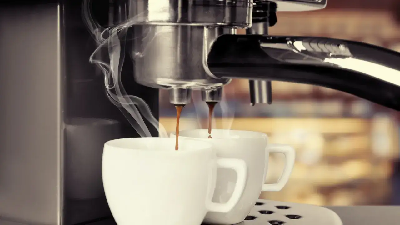 Jaki ekspres do kawy wybrać? Przewodnik po typach i funkcjach