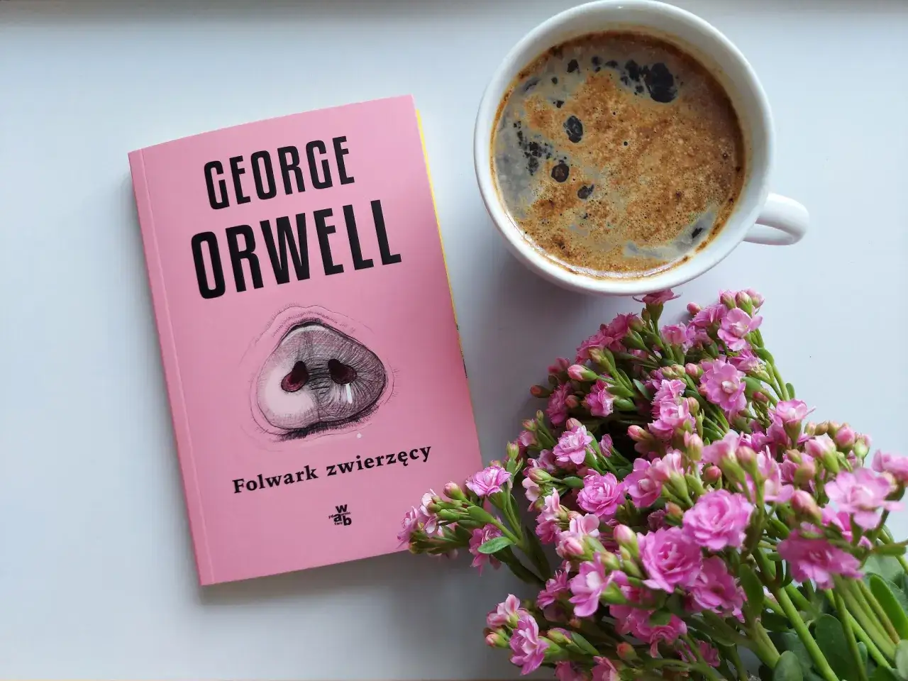 Folwark zwierzęcy: Czy Orwell przewidział XXI wiek? Analiza