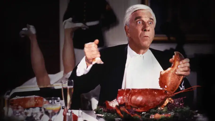 Kto obroni prezydenta? Analiza Naga Broń 2½ i jego postaci