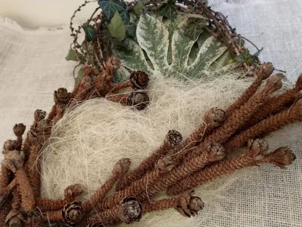 Jak zrobić stroik serce na cmentarz – piękna dekoracja dla bliskich