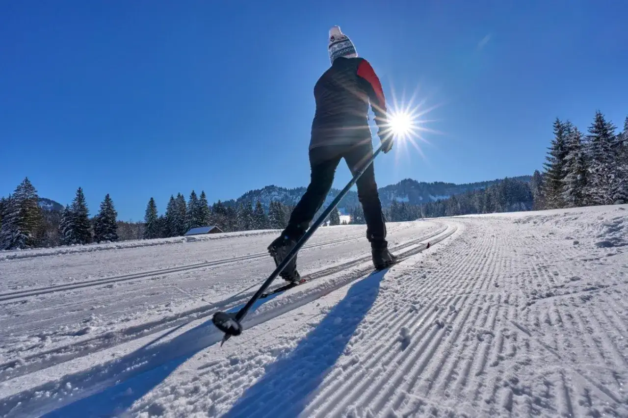 Biegówki dla początkujących: Odkryj idealne trasy w Polsce!